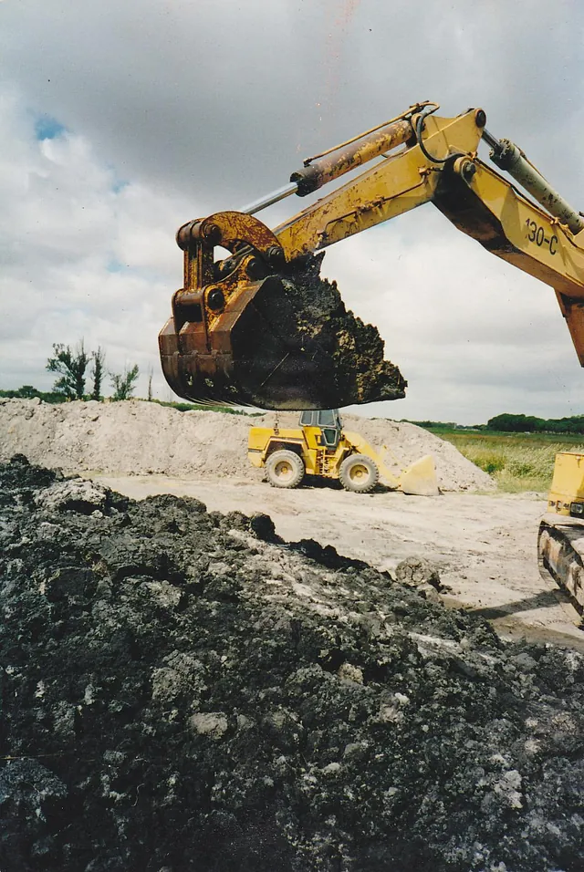 Turbas Del Prado excavadora recoge tierra